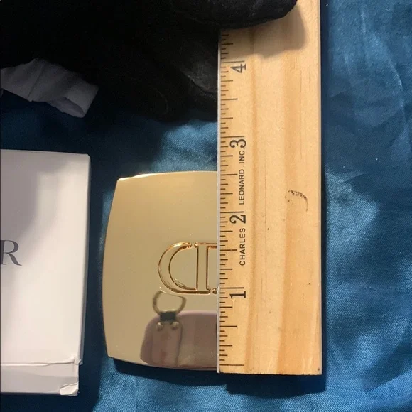 Dior Luxurious Gold Compact (heavy) - Picture 2 of 6